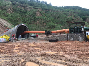 礦建二公司車村項目部搶抓工期冒雨搶修井筒底板獲贊譽