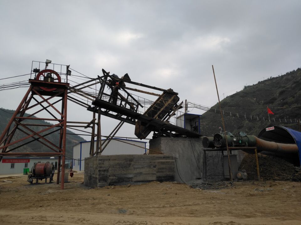 礦建二公司車村礦一號斜井井筒掘砌工程提升系統試運營開始