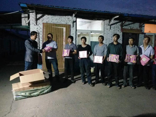 洗選煤運(yùn)營(yíng)公司紅柳林運(yùn)營(yíng)項(xiàng)目部中秋送月餅情暖職工心