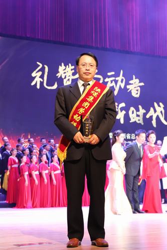 礦建二公司經理白鳳忠榮獲陜煤集團“勞動模范”稱號