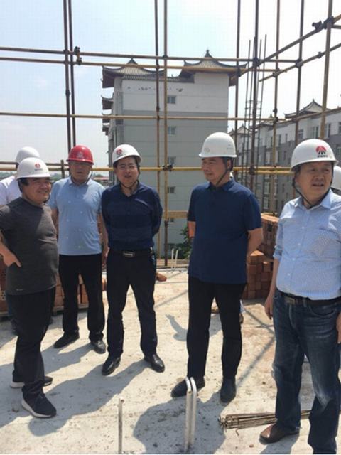 贠公法深入咸陽分公司、天工公司、路橋分公司、澄合分公司工地檢查指導安全工作