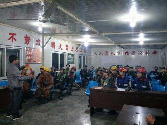 陜煤建設掘進公司北翼項目部開展自救器培訓演練全覆蓋
