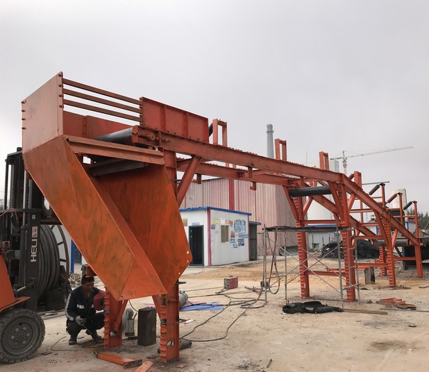 陜煤建設礦建三公司曹家灘項目部創新改造皮帶機頭架設運煤“天橋”