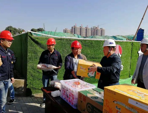 寧興剛深入渭南片區工地慰問走訪施工一線職工