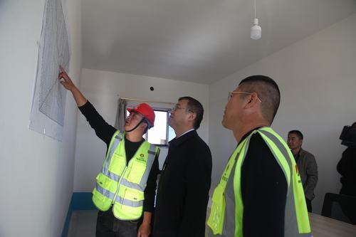 榆林化學公司執行董事宋世杰深入銅煤公司清水工業園項目一線慰問指導工作