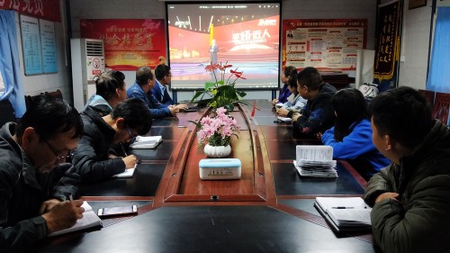 陜煤建設澄合分公司第十一項目部組織職工觀看《平“語”近人—習近平總書記用典》