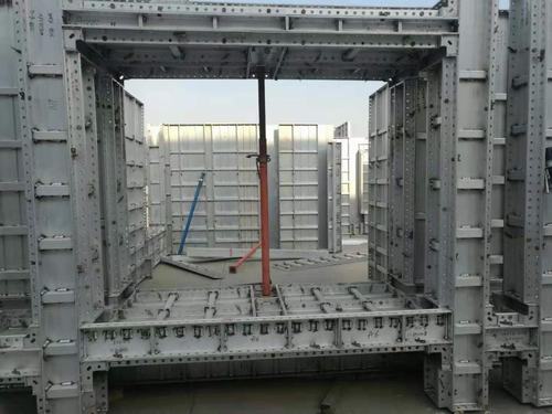 陜煤建設韓城分公司學習觀摩鋁膜板新技術、新材料應用