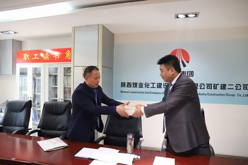 @陜煤建設礦建二公司全體中干：來領書啦！