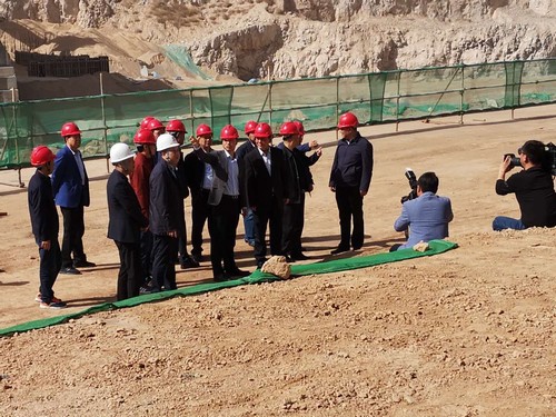 銅川市委書記楊長亞一行蒞臨陜煤建設(shè)銅煤公司承建的年產(chǎn)20萬噸固體廢物收集、貯運及預(yù)處理項目檢查指導(dǎo)工作