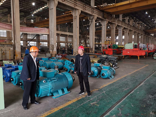 陜煤建設物資公司與山東起重機廠有限公司簽訂戰略合作