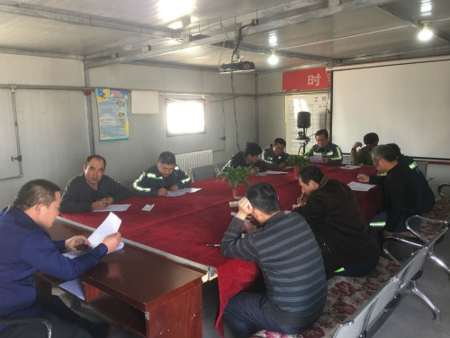 陜煤建設機電安裝公司開展“違章漫畫”培訓給職工“減壓”