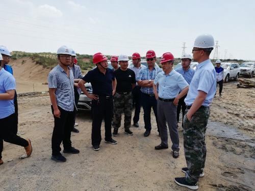 陜西鐵路物流集團有限公司黨委書記、執(zhí)行董事、總經(jīng)理趙國智一行蒞臨靖神鐵路項目施工現(xiàn)場檢查指導(dǎo)工作