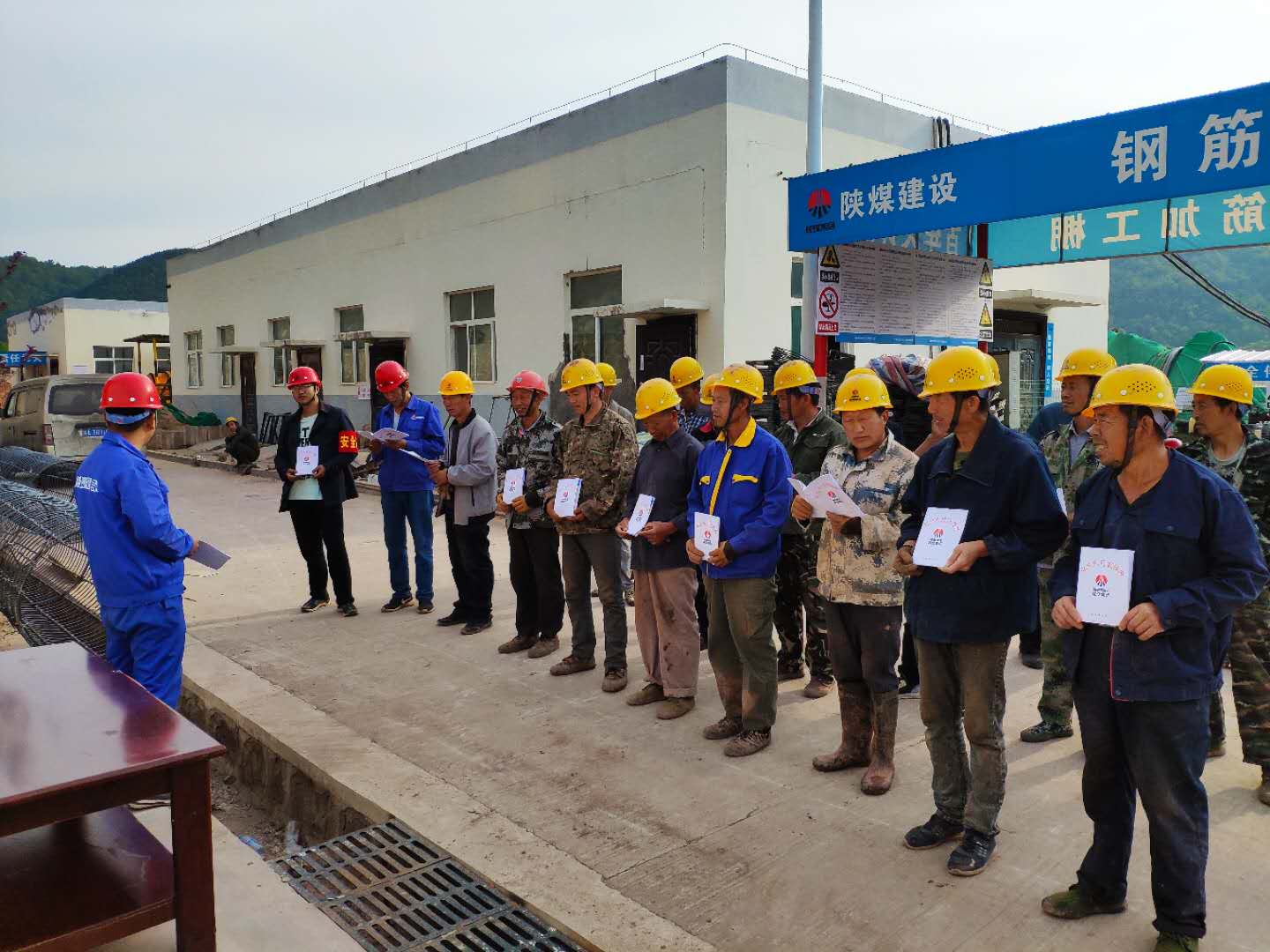 寶雞分公司黃陵項目部開展安全咨詢日活動