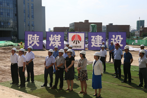 上海市松江區(qū)區(qū)委副書記、區(qū)長陳宇劍一行蒞臨陜煤建設(shè)天工公司承建的陜煤研究院總部研發(fā)基地項目考察