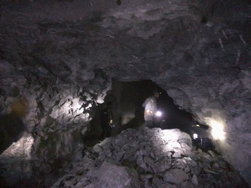 陜煤建設(shè)礦建二公司車村項(xiàng)目部井底行人聯(lián)絡(luò)巷實(shí)現(xiàn)精準(zhǔn)貫通