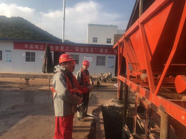 陜煤建設(shè)礦建二公司“保平安迎大慶”，大力開展節(jié)前安全大檢查