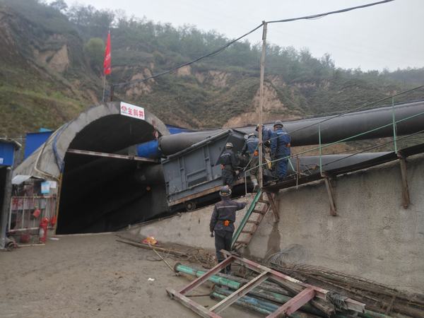 陜煤建設(shè)礦建二公司車村項目部給煤機順利入井