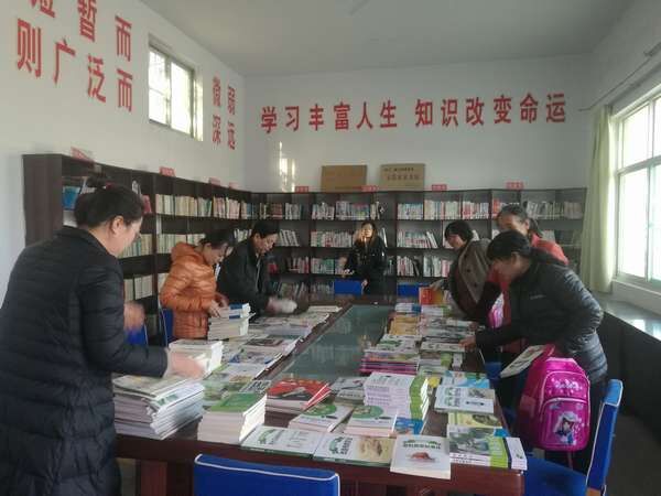 陜煤建設澄合分公司幫扶建立“農家書屋” 爭做愛心企業