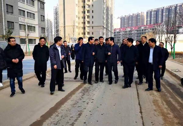 銅川礦業(yè)公司黨委書記、執(zhí)行董事劉水利一行蒞臨銅煤1#、2#住宅小區(qū)現(xiàn)場(chǎng)調(diào)研指導(dǎo)工作