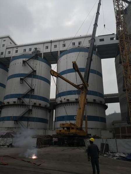 陜煤建設澄合分公司第三項目部承建的胡家河新增混煤倉鋼結構吊裝工程順利完成