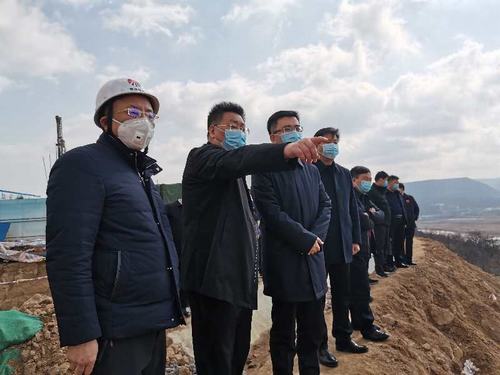 彬州市委書記鐘偉、副市長馮永勝蒞臨銀西高鐵彬州東站前廣場項目現(xiàn)場檢查推進復(fù)工工作