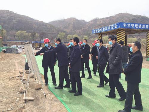咸陽市紀委書記實地督導(dǎo)游客接待中心項目工程疫情防控及復(fù)工復(fù)產(chǎn)工作