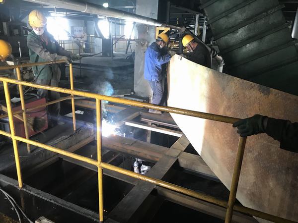 陜煤建設韓城分公司安裝四項目部“負重超車”順利完成設備安裝調試工作