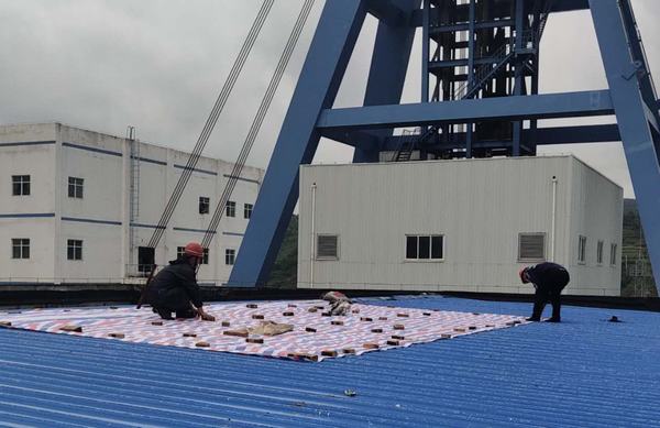 陜煤建設洗選煤運營公司安裝第二項目部：雨中的贊歌