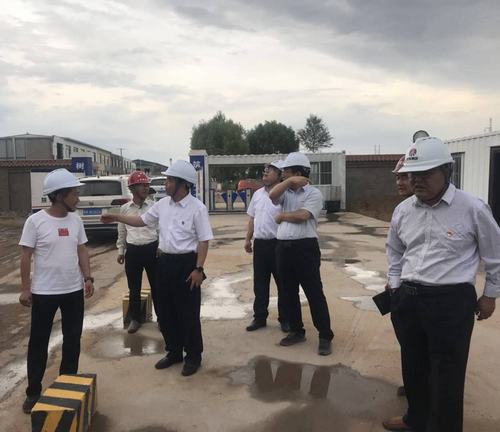 陜西靖神鐵路公司執(zhí)行董事陳俊濤一行蒞臨孟家灣機輛中心項目檢查指導(dǎo)工作
