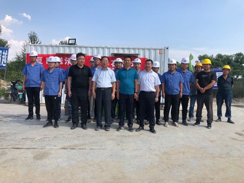 陜西靖神鐵路有限公司總經(jīng)理楊志光一行深入靖神鐵路項目“送清涼”