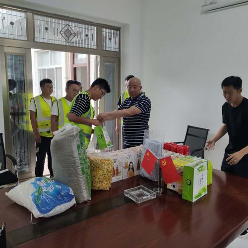 夏日送清涼，關懷暖人心