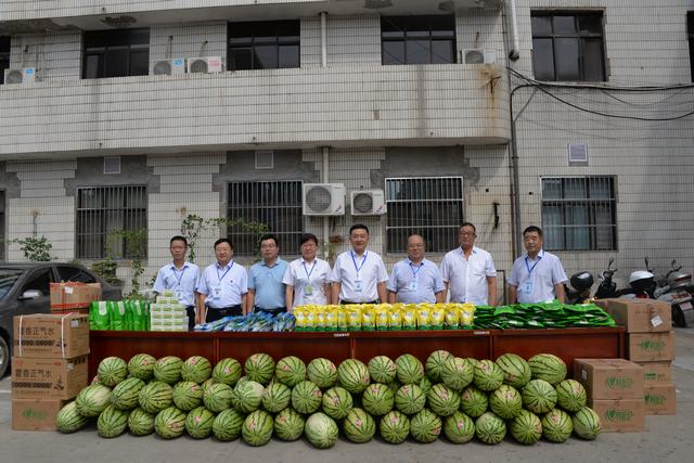 韓城礦業黨委副書記、工會主席申峰一行蒞臨陜煤建設韓城分公司慰問