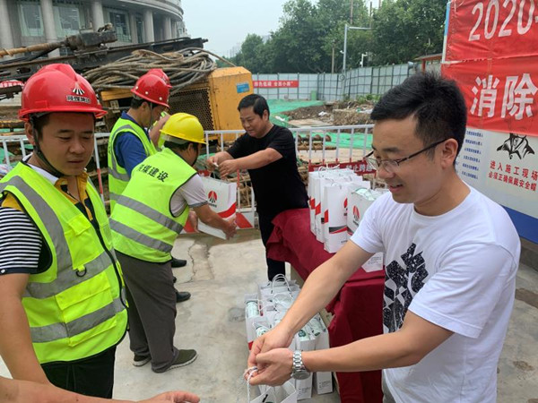 智慧泊車公司：夏日送清涼，關愛系深情