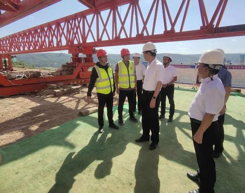 咸陽市紀(jì)檢委書記蒞臨銀西高鐵彬州東站前廣場項目檢查指導(dǎo)工作
