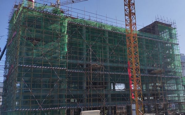陜煤建設天工公司承建的金雞灘煤礦新鍋爐房主廠房工程主體結構順利封頂
