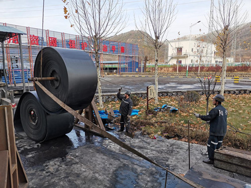 陜煤建設機電安裝公司承建雙龍礦主斜井膠帶機工程順利開工