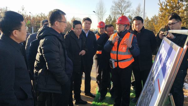 榆林市政協副主席、政府秘書長、科創新城管委會主任趙志平一行蒞臨科創新城市政一期工程N1項目指導工作