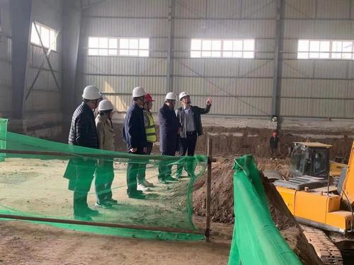 陜西生態水泥股份有限公司副總經理時啟林蒞臨由陜煤建設咸陽分公司承建的智能機器人及5G生產線技改項目檢查指導工作