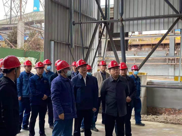 漢中市政協主席嚴維佳蒞臨陜煤建設漢中分公司漢鋼一次料場項目調研