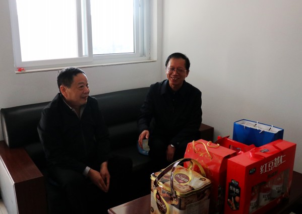 陜煤建設(shè)澄合分公司“五一”前夕走訪慰問(wèn)勞動(dòng)模范