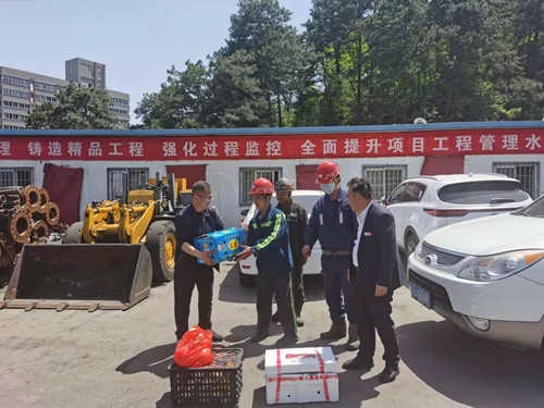 情系職工鼓干勁  走訪慰問(wèn)暖人心