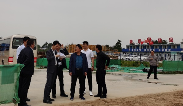 許昌市政府辦公室主任郭圣琦一行蒞臨河南龐源塔式起重機項目進行調研指導工作