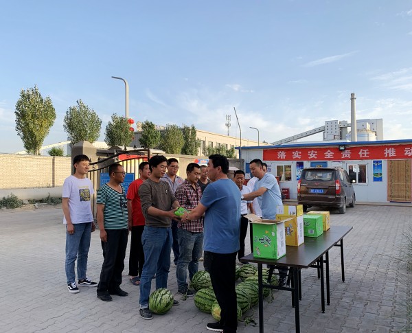 陜煤建設澄合分公司第十二項目部炎炎夏日送清涼暖人心