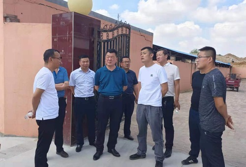 榆林市榆陽區副區長王新剛蒞臨陜煤建設路橋分公司靖神鐵路項目現場調研征地拆遷工作
