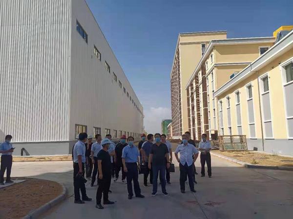 陜煤集團鐵流集團紀委書記韓華東一行深入陜煤建設銅煤公司承建的靖神鐵路孟家灣機輛中心項目檢查指導工作