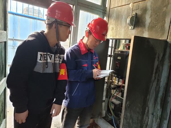  陜煤建設(shè)韓城分公司安裝四項(xiàng)目部開展共筑“安全線”共護(hù)“幸福家”主題團(tuán)日活動