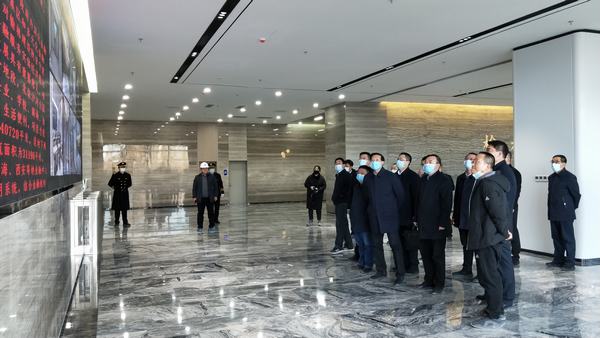 榆林市副市長陳忠一行蒞臨陜煤建設榆林公司承建的榆林市金融中心項目檢查指導工作