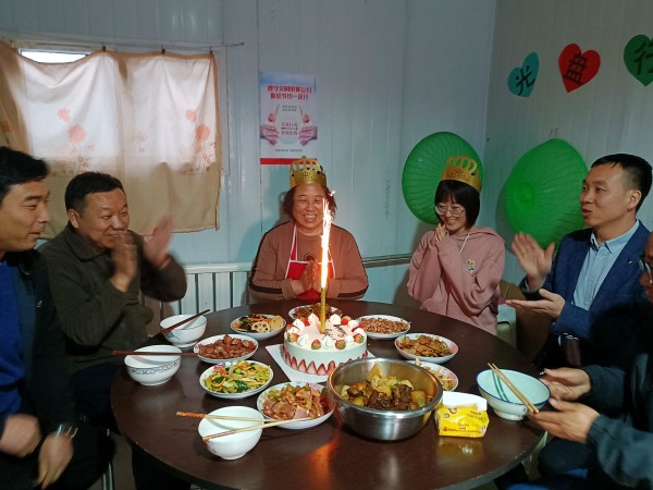 陜煤建設(shè)澄合分公司第十二項(xiàng)目部為職工過生日情暖人心