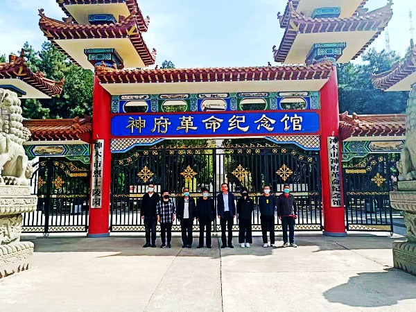 陜煤建設(shè)澄合分公司第十二項(xiàng)目部扎實(shí)開展“走進(jìn)革命老區(qū) 汲取奮進(jìn)力量”五四主題團(tuán)日活動(dòng)