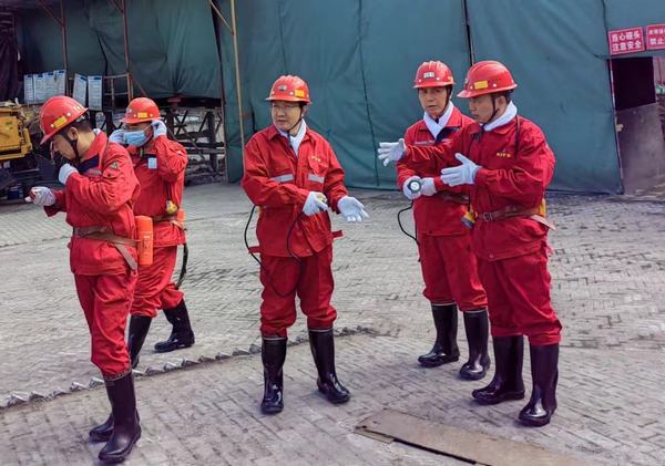 國家礦山安全監(jiān)察局陜西局李社副局長蒞臨韓城礦業(yè)王峰煤礦檢查指導工作